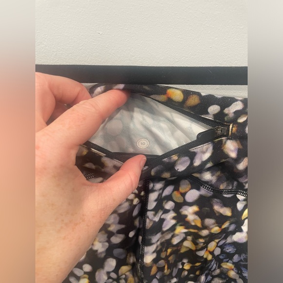 Lululemon invigorate tight size 10 - Picture 4 of 5